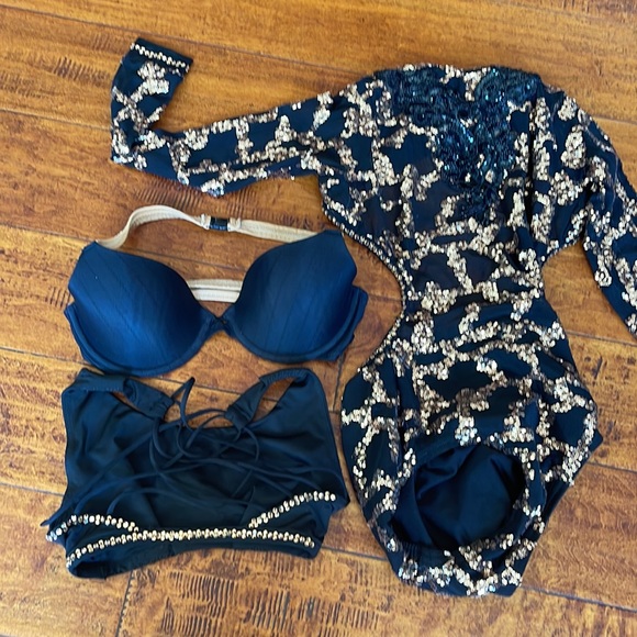 Custom Details  Dancewear competition leotard. Fits size CM-AXS - Picture 12 of 13